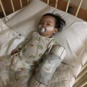 Baby with a hole in the heart URGENTLY needs lifesaving surgery / 筹募修复心臟有孔手術费用