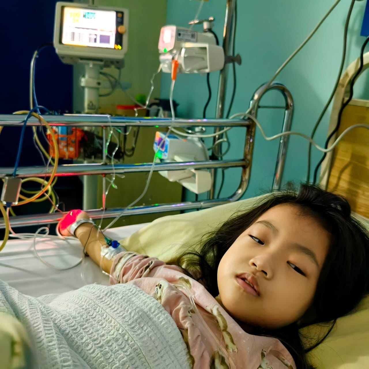 A 5-year-old girl in Sibu urgently needs RM450K to travel to Taiwan for a liver transplant to save her life - Image 3